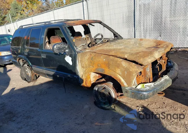 1GNDT13W81K244989: 43518485