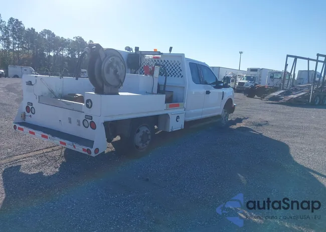 1FD7X3B6XJEB52963: 43519311