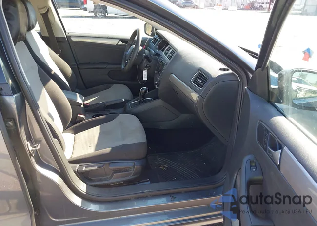 3VW2B7AJ0HM395015: 43520137