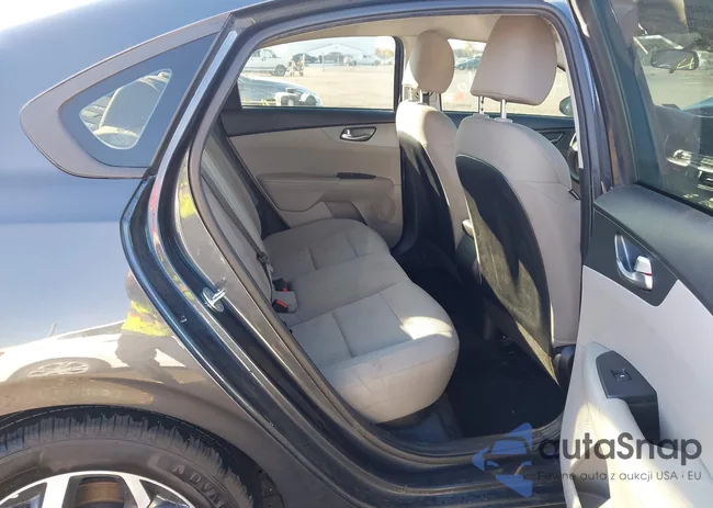 3KPF24AD2LE251448: 43522546