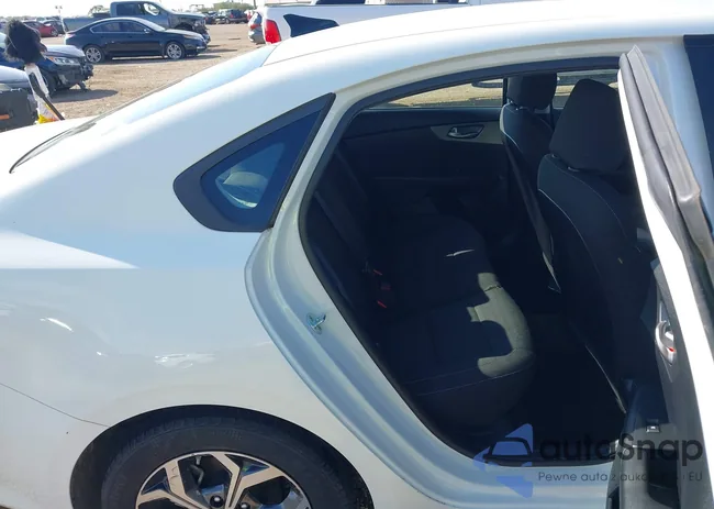 3KPF24AD8ME349630: 43522851