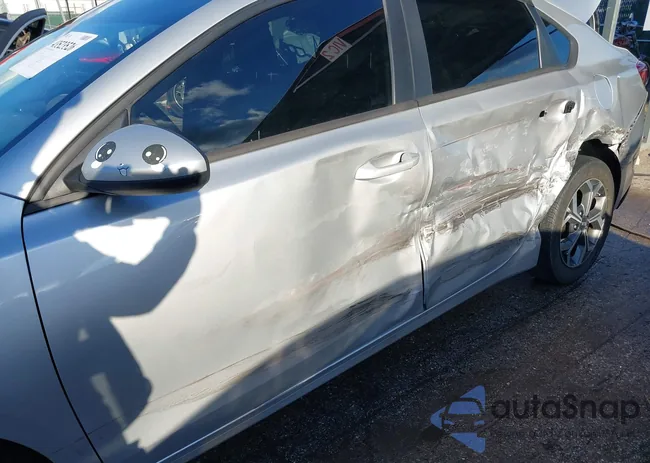 3KPF24AD2LE196676: 43523526