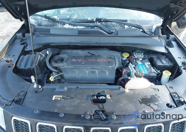 3C4NJDBB2JT174990: 43525310