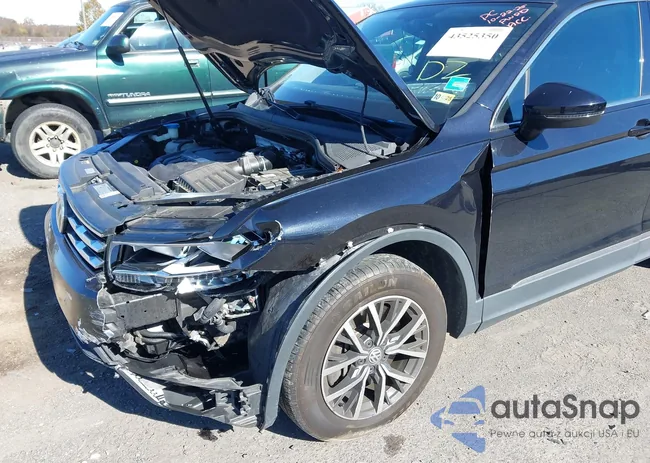 3VV3B7AX8LM081733: 43525350