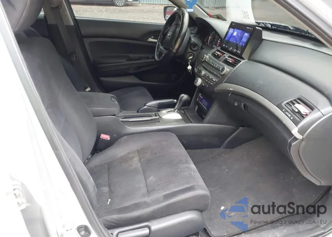 1HGCP2F30CA243751: 43526574