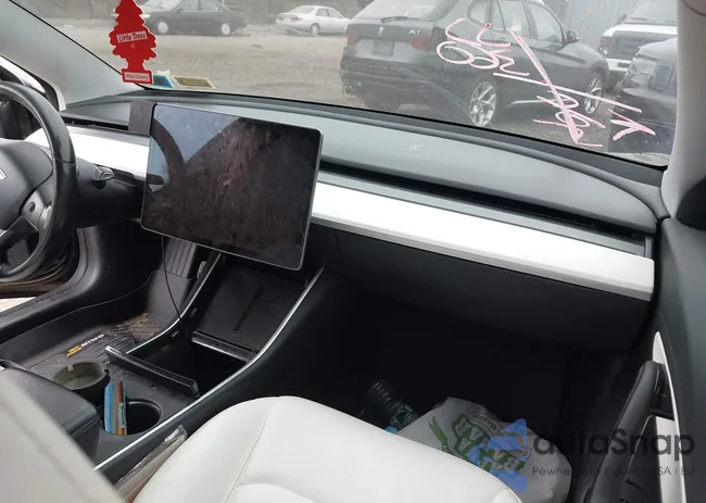 5YJ3E1EB2JF111764: 43531715