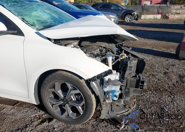 3KPF24AD2ME276996: 43532075