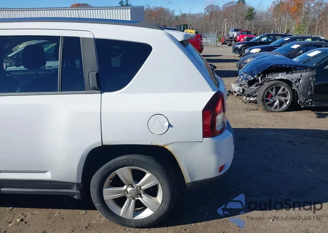 1C4NJDBB1ED528753: 43535202