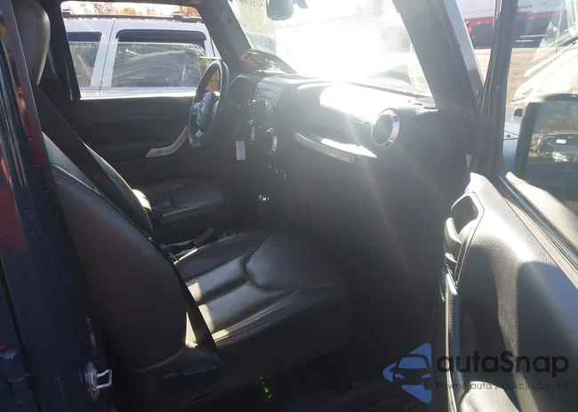 1C4BJWEG1HL557282: 43537996