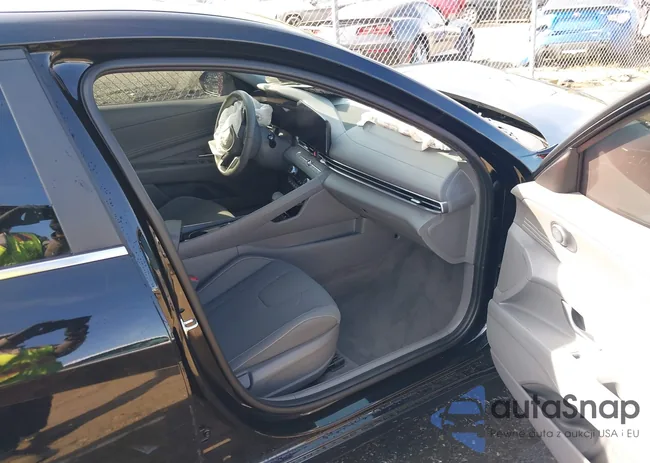 KMHLS4DG5RU821442: 43539017