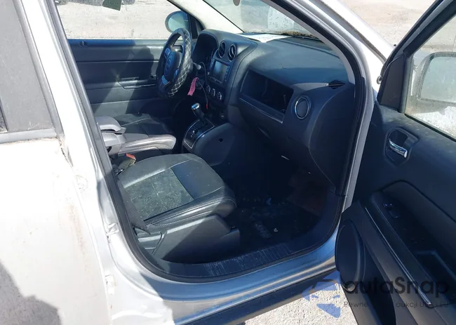 1C4NJCCB0CD622077: 43541168