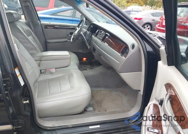 1LNHM81W9YY820577: 43546004