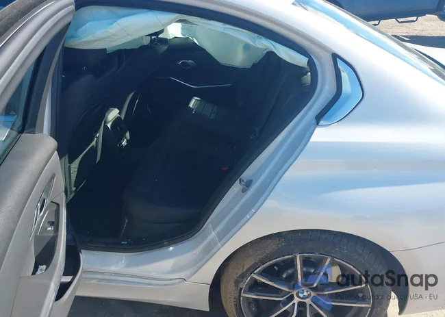 WBA5R7C5XKAJ81579: 43548768