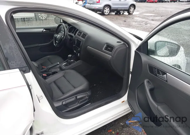 3VWDB7AJ9HM326140: 43549565