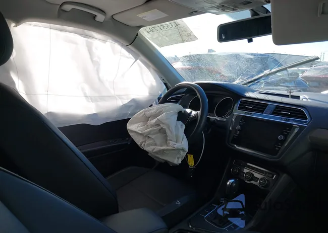 3VV3B7AX9LM095270: 43551794