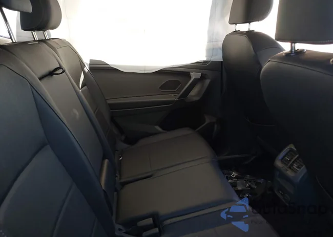 3VV3B7AX9LM095270: 43551794