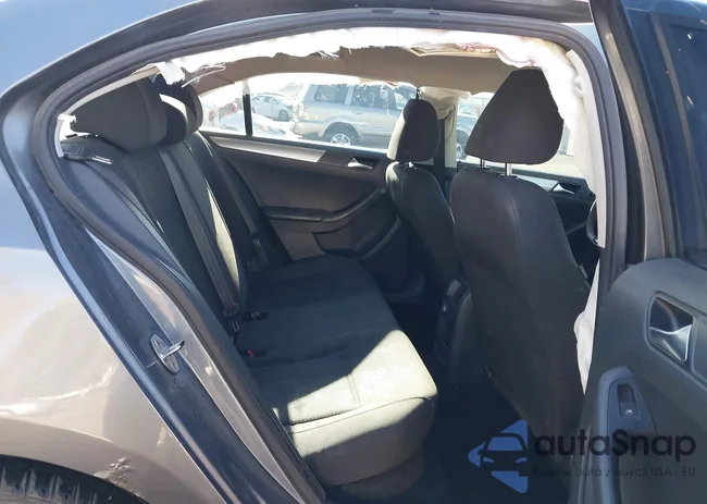 3VWD17AJ7FM296278: 43552587