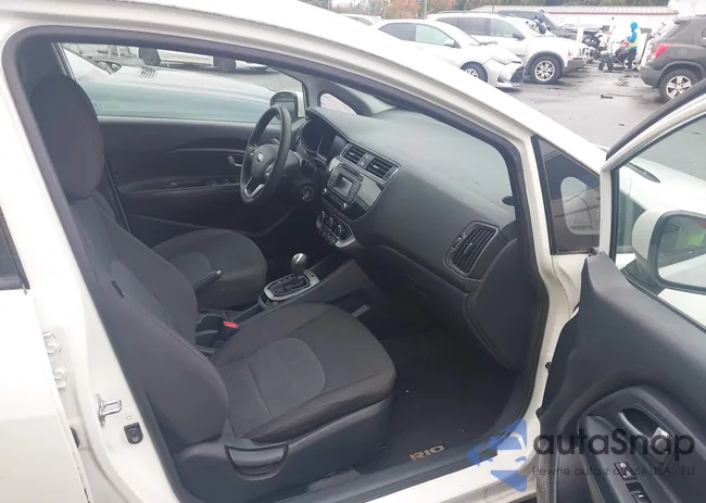 KNADM4A38G6588644: 43552641