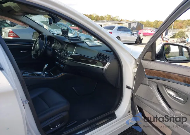 WBA5A7C59FG142833: 43555368