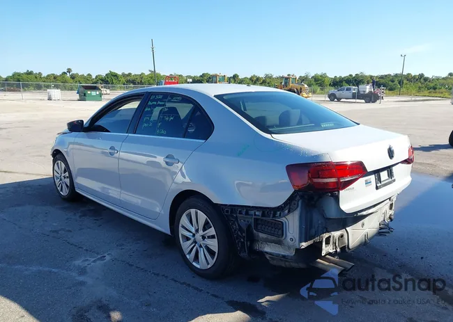 3VW2B7AJ1HM415059: 43555214