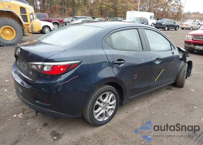 3MYDLBZV6GY132121: 43560660