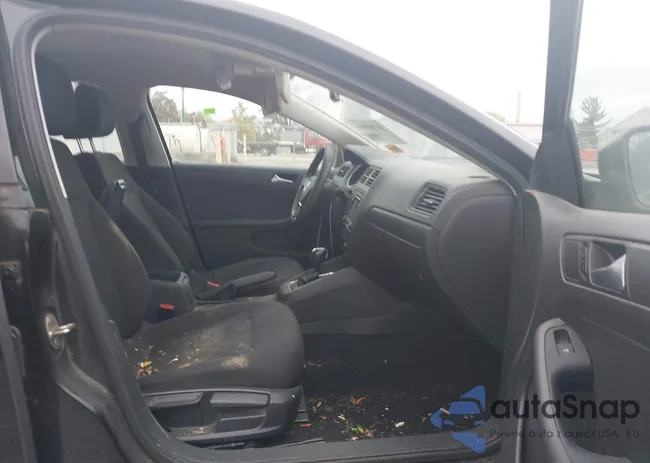 3VW2K7AJ9FM232845: 43560934