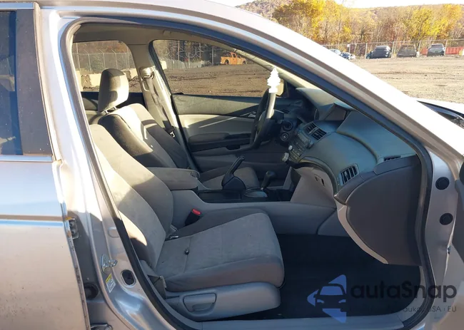 1HGCP2F34AA119088: 43560102