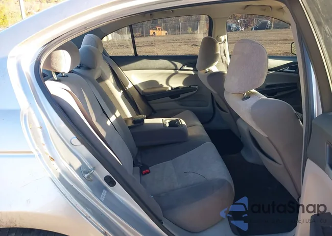 1HGCP2F34AA119088: 43560102