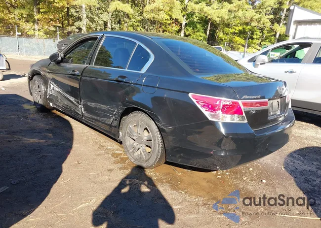 1HGCP2F67BA158057: 43560195