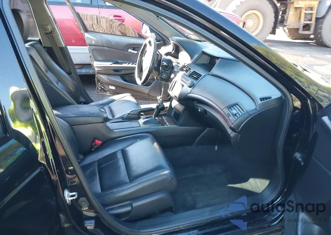 1HGCP2F67BA158057: 43560195