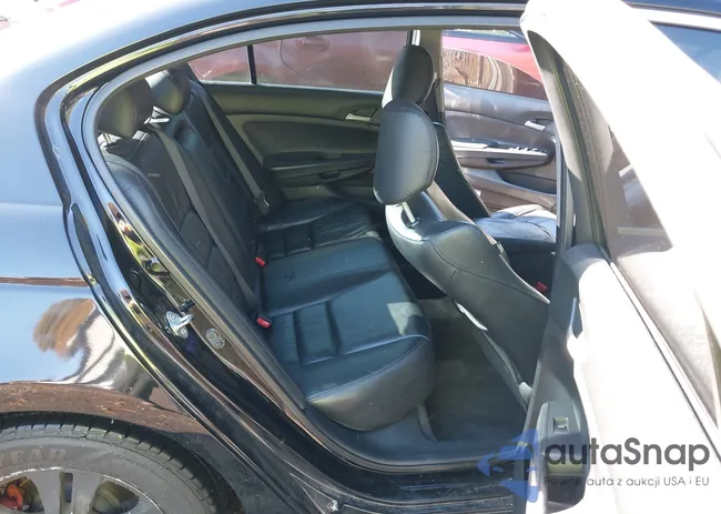 1HGCP2F67BA158057: 43560195