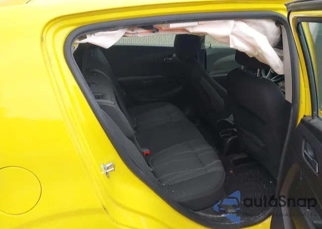 1G1JC6SH3F4198374: 43561582