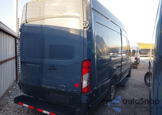 1FTYR3XM9KKB32863: 43561879