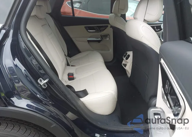 W1NKM4GB4RF200104: 43561083