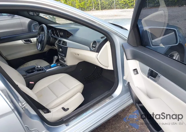 WDDGF4HB8DR245873: 43561258