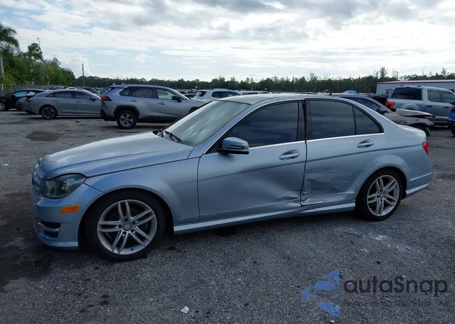 WDDGF4HB8DR245873: 43561258