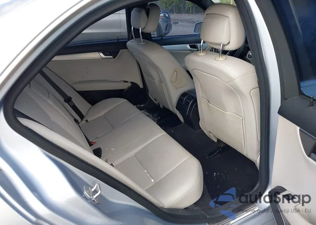 WDDGF4HB8DR245873: 43561258