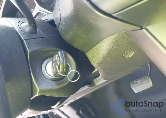 1FADP3FE2JL240559: 43562896