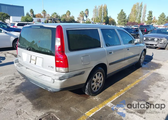 YV1SW61R812112830: 43562329