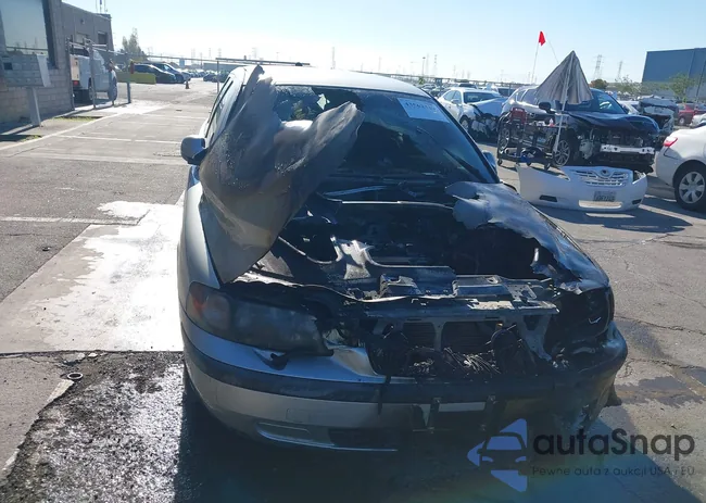 YV1SW61R812112830: 43562329