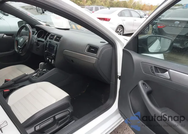 3VWD17AJ0GM409201: 43564208