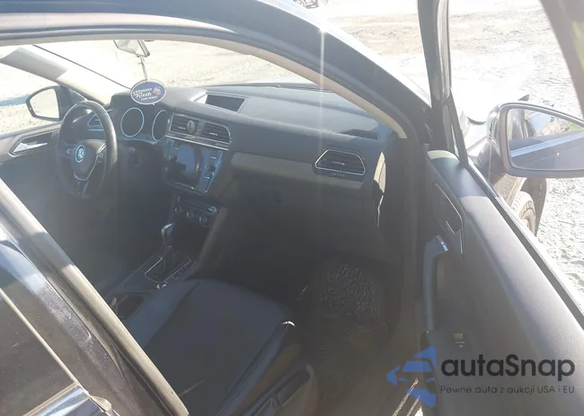 3VV3B7AX3JM121276: 43567785