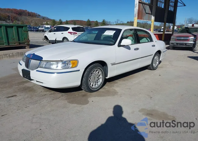 1LNFM82W5WY644310: 43568401