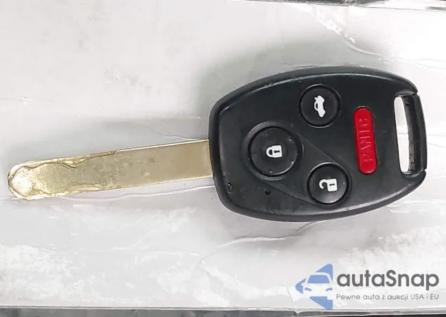 1HGCP3F81AA026000: 43568573