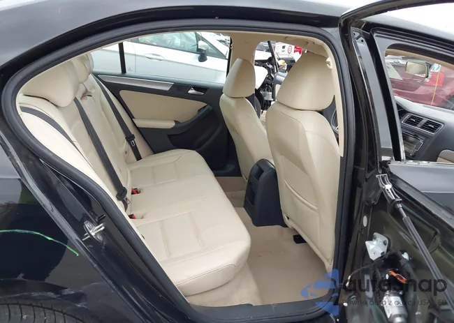 3VWD17AJ0FM296316: 43568095