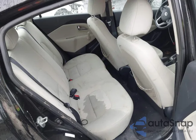 KNADM4A35C6044774: 43569592