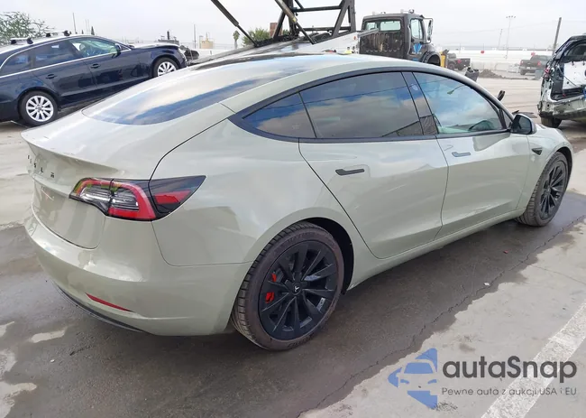 5YJ3E1EB2NF137402: 43570627