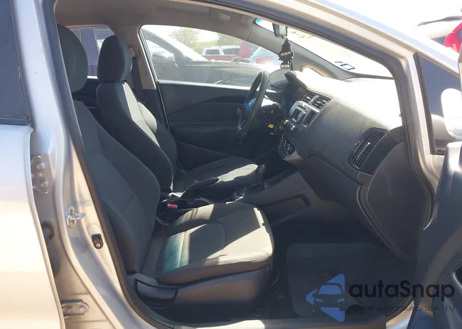 KNADM4A30E6412989: 43571145