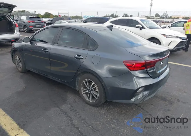 3KPF24AD0RE827708: 43574074