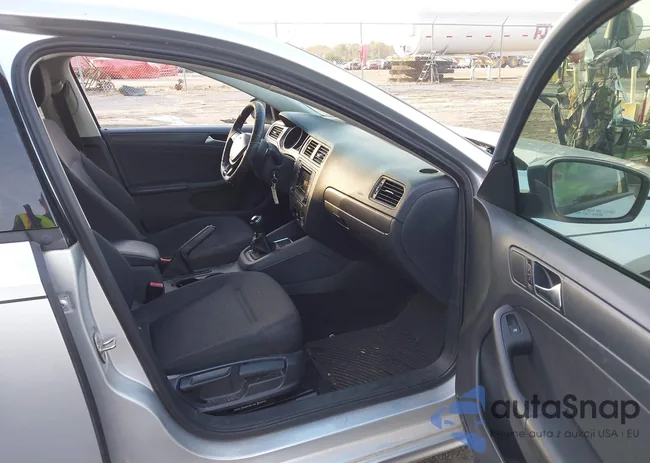 3VW167AJ1GM307331: 43576911